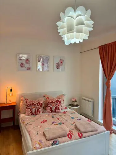 FREE PARKING apt with GRAND TERRACE