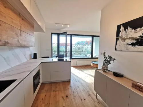 free private Parking, central location, Nuslesky Pivovar sunset balcony home,