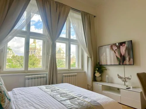 Golden Dome Skyline Retreat Modern 2BR Apartment in Prague 1 Center with King Bed and Museum View