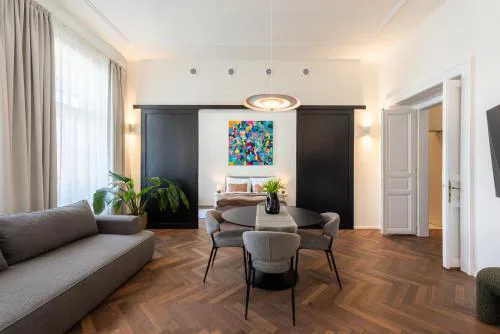 High-End Apartments with AC & Parking by EasyBNB Premium