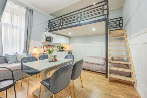 Large 3BR Apartment - Prague 1 - Sleeps 8 - Elevator - Self Check in