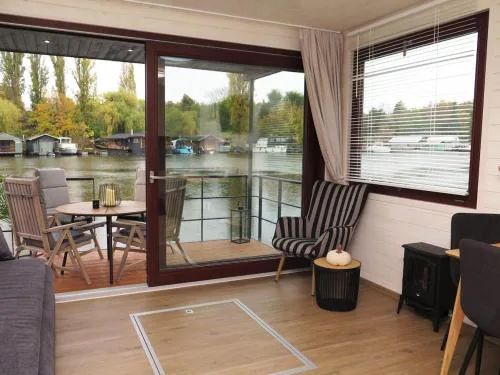 Houseboat Rosie