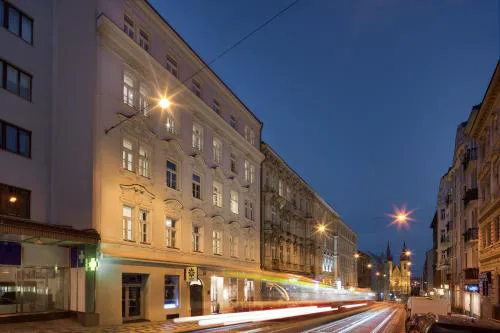 Louren Apartments