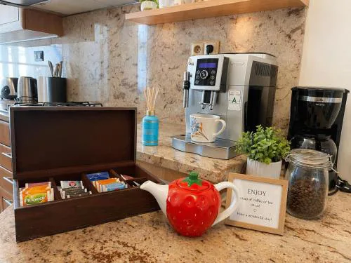 Luxury 2BR, 2BA with AC, quiet balcony, central