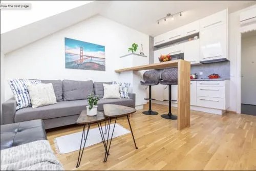 Minimalist's Dream - sunny cozy studio in New Town