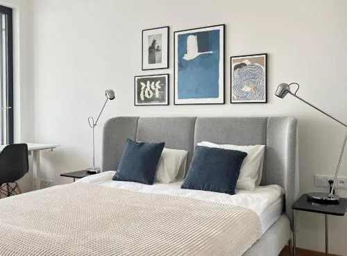 Modern 1BR Apartment with Terrace, Workspace & Free Parking