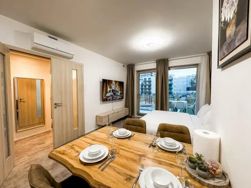 Modern AC Apt | Free Parking | 15 Min Center