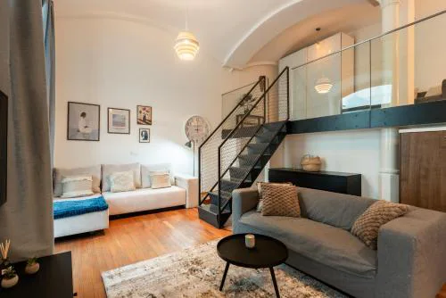 Modern apartment with terrace and air conditioning