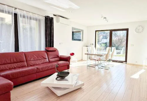 Modern house with heated pool, 20 minutes from the center of Prague