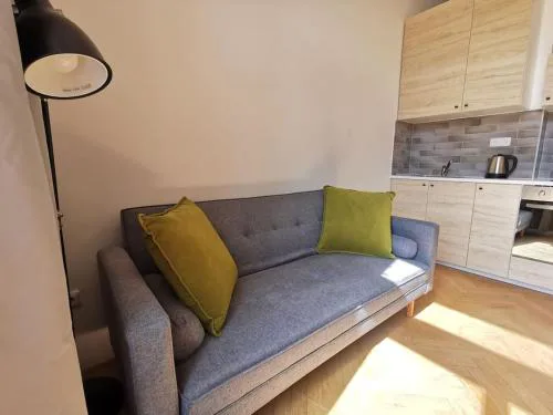 Modern studio with excellent transport links