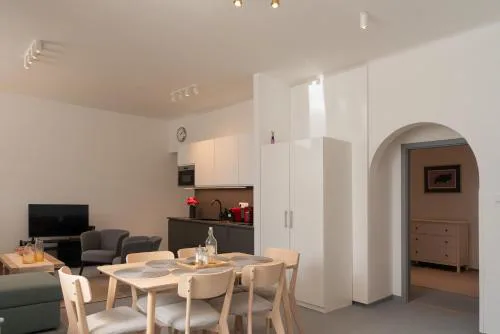 New spacious apartment for 6 people, direct entrance