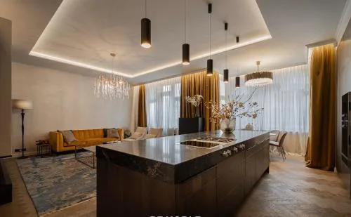OLD TOWN LUXURY 3bd APARTMENT