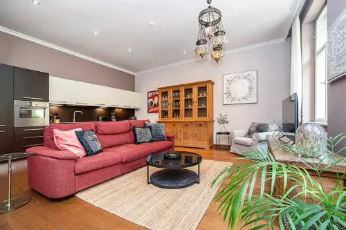 Oriental Touch River Apartment