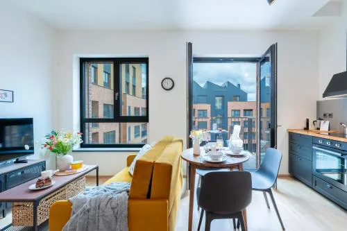 Prague Days - Bright Studio with Balcony, Netflix and 70Mbs WiFi in Smíchov
