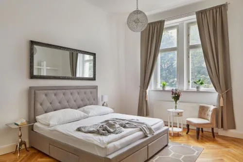 Prague Days - Deluxe Apartment with Balcony overlooking gardens in Lesser Town