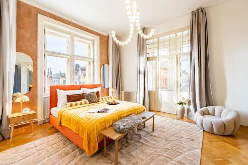 Prague Days - Four Bedroom Apartment with Workspace and 250Mbs WiFi in New Town