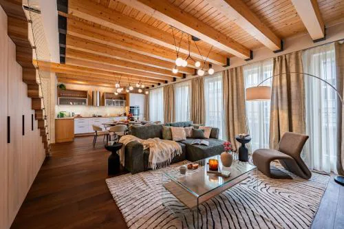 Prague Days - Luxurious 3BDR Maisonette w AC & Balcony & Desk