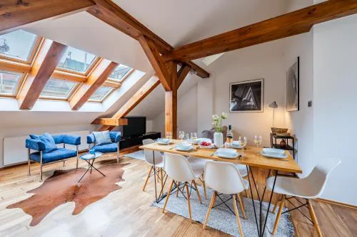 Prague Days - SAttic Apartment with AC next to Old Town Square