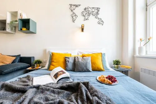 Prague Days - Stylish Condo with Netflix in Hip Karlín