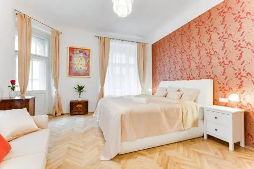 Prague Days - Three-bedroom Apartment with Balcony
