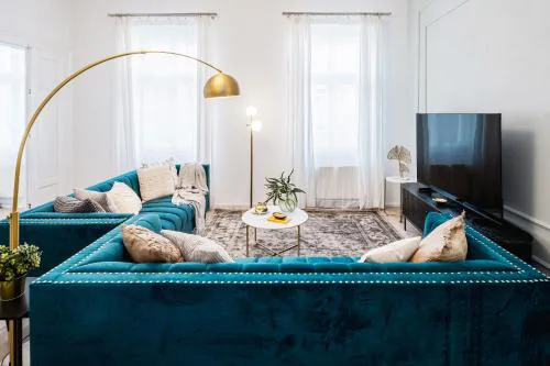 Prague Days - Two Bedroom Apartment with Parking and Netflix in Karlín