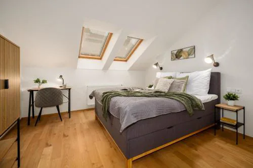 Prague Days - Two-bedroom Apartment with Workspace and Netflix in Nusle