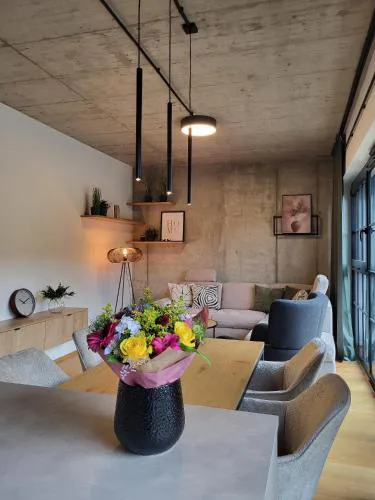 PRAHA 5, apartmán PECHLÁTOVA - BAZÉN, PARKOVÁNÍ V DOMĚ