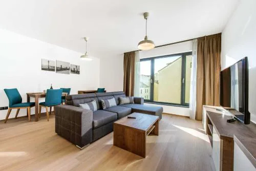 Quiet & new apartment near city center with garage