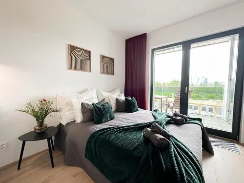 REAL Living by REFA Balcony Retreat 75