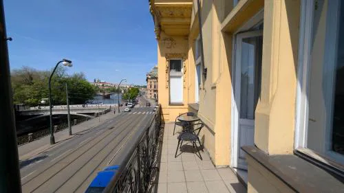 Riverside Gem w Balcony View
