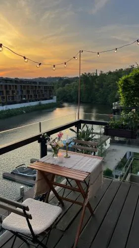 Riverside serenity Modern apartment with sunset views