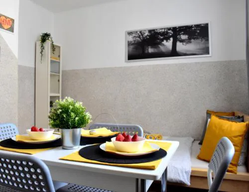 Romantic Bijou Apartment near Old Town!