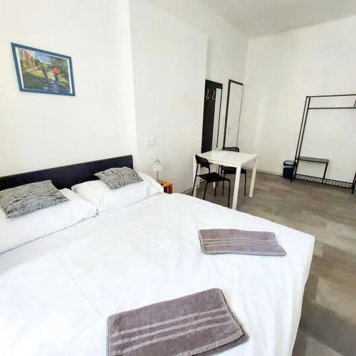 Room close to the centre H4