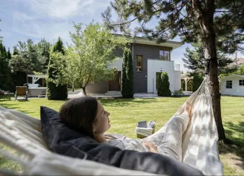 Serenity Luxusní vila s vířivkou a zahradou u Prahy