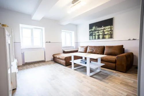 Spacious Apartment 20 Min from National Theatre