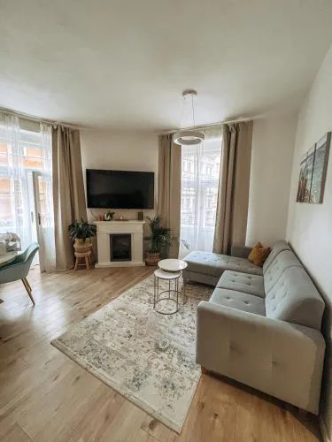 Stylish 1 bedroom plus office at amazing location