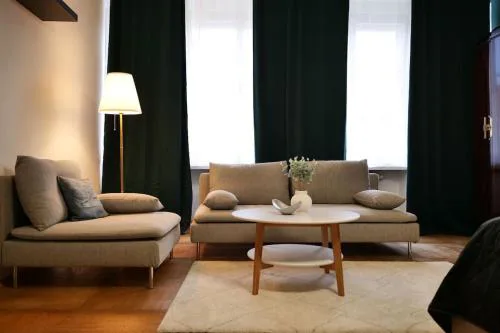 Stylish 3BD Riverfront Apartment