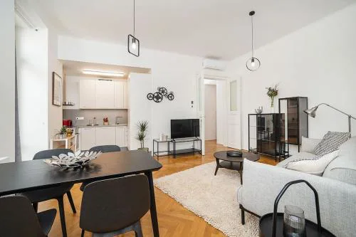 Stylish Flat with Terrace and AC