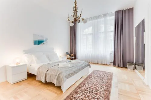 The Dancing House Residence, Two Bedroom Apartment with Balcony near river!