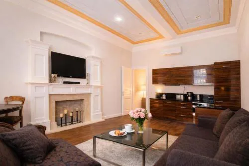 The Old Town Luxury Hideaway Apartment AC