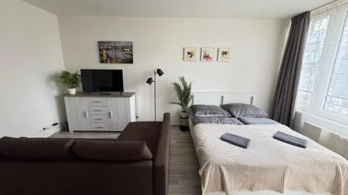 THE RIVERSIDE APARTMENT with Balcony