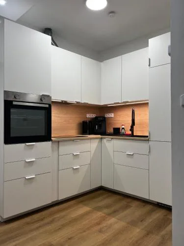 Two Modern Apartments with Complimentary Parking