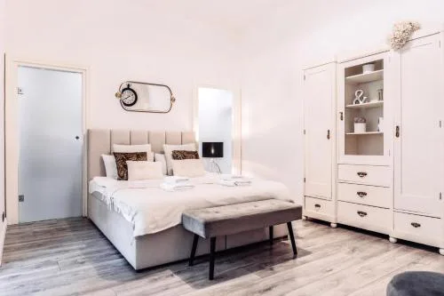 Wenceslas Square / Main Station - NEW STUDIO*****