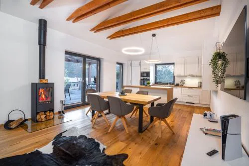 Modern Nature Retreat w Pool, PS5 & Hot Tube