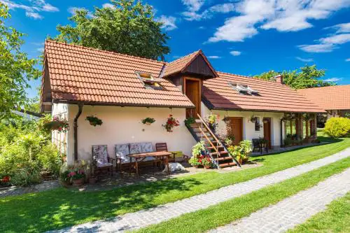 Tradiční český dům s ložnicemi v podkroví