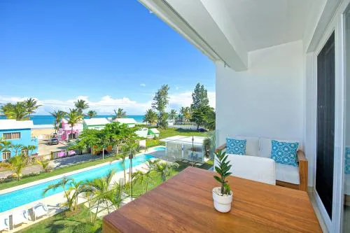 Amazing ocean view apartment with grand pool