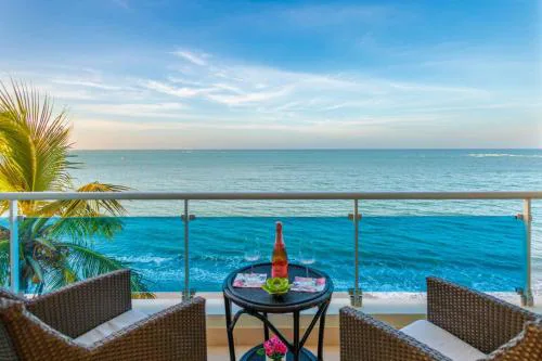 Cozy Beach Front Apt, King Bed.