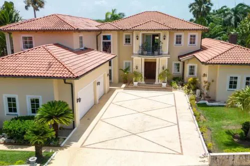 Exclusive Villa at Hideaway Beach