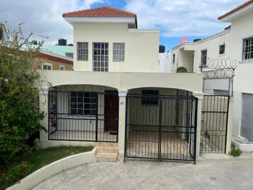 Espacioso Casa en Puerto Plata cerca de La Playa 4 camas 3 baños Agua caliente Aire condicionado Wi-Fi