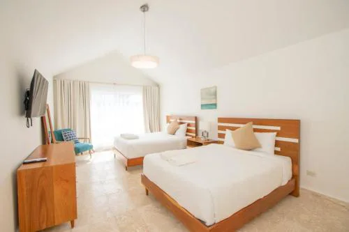 Modern 2BR Caribbean Apt -Pool & Beach Access